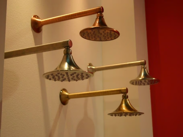 FORMAE - Vintage style wall-mounted brass overhead shower with arm with anti-lime system by Tender rain - view 3